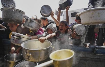 Decenas de cocinas comunitarias en Gaza cierran ante falta de alimentos.