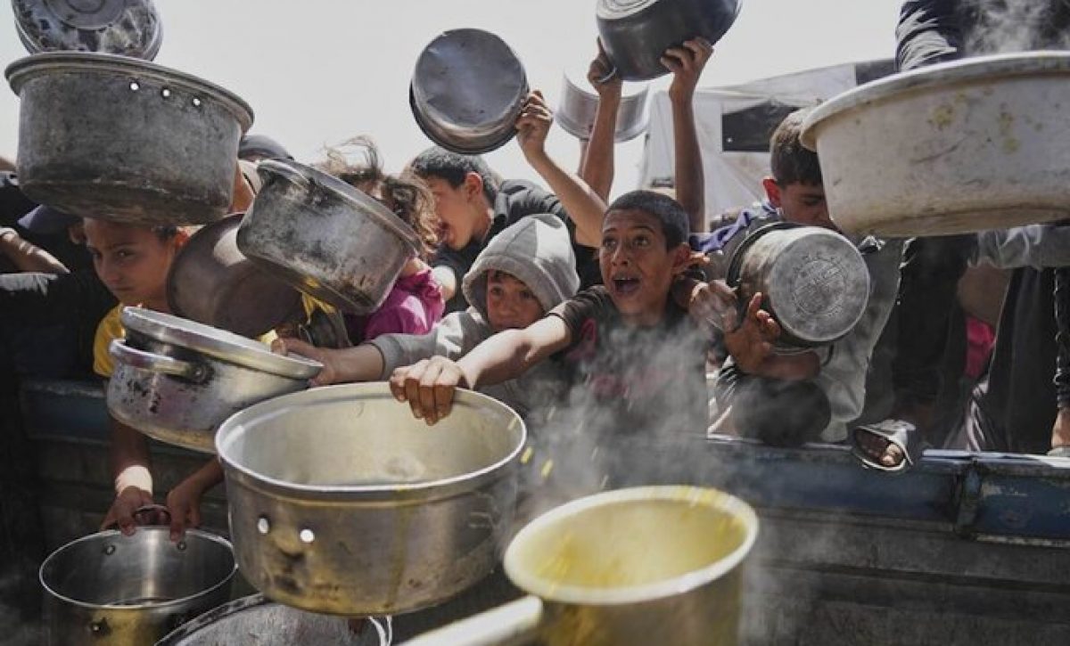 Decenas de cocinas comunitarias en Gaza cierran ante falta de alimentos.