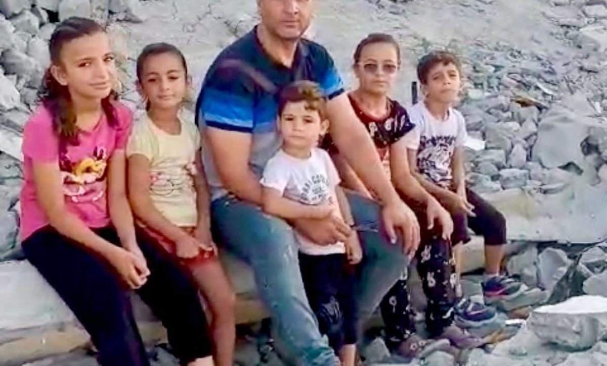 El doctor Reefat Alathamna tiene la nacionalidad boliviana y lleva meses pidiendo al gobierno de Bolivia que lo saquen junto a su familia de Gaza.