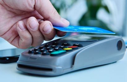 El aumento en el uso de tarjetas de crédito refleja un cambio en los hábitos de consumo, pero también un desafío para los usuarios.