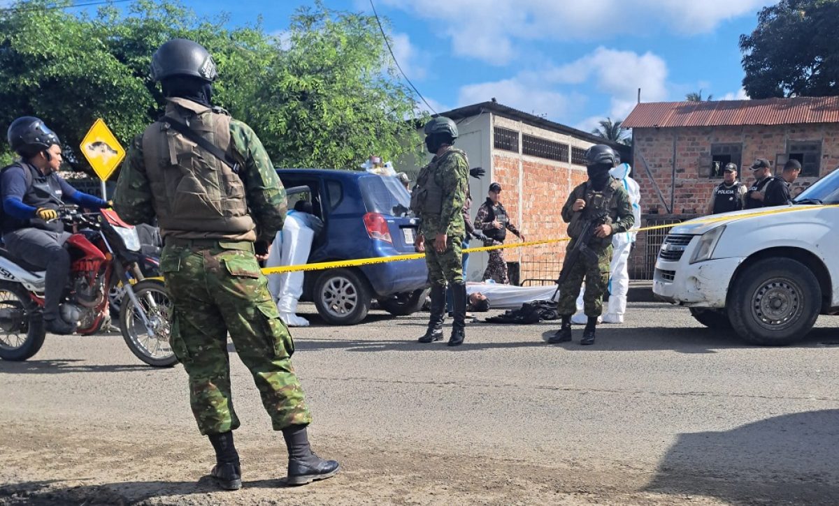 Gabriel Calle, Richard Benenaula y Johan Caiza Simbaña; así se identificó a los tres guías penitenciarios asesinados este lunes