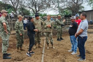 Ganaderos de Manabí se capacitan con expertos del USNS Comfort en Rocafuerte