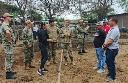 Ganaderos de Manabí se capacitan con expertos del USNS Comfort en Rocafuerte