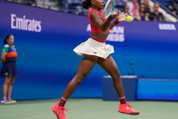Gauff busca avanzar en el US Open ante Vekic tras ajustar su saque