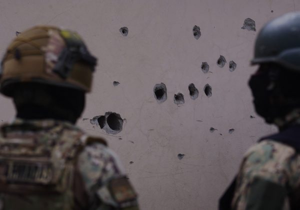 Gian Carlo Loffredo, ministro de Defensa, exhortó este martes a las Fuerzas Armadas a luchar contra la delincuencia en Ecuador.