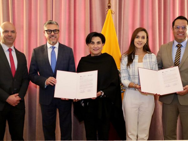 Banecuador, Cancillería, apoyo financiero a migrantes