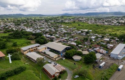 Los títulos facilitan el acceso a servicios básicos como agua potable, alcantarillado y electricidad en Guayaquil.