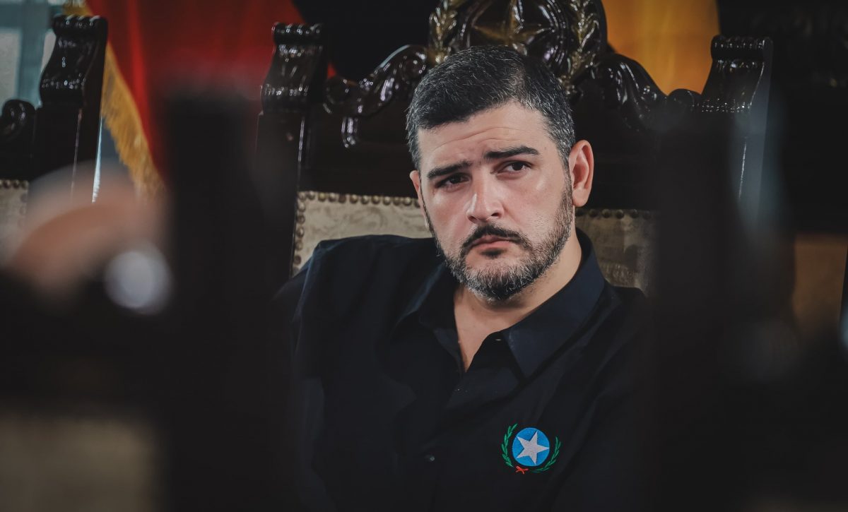 Aquiles Álvarez hizo pública su condición médica en X, afirmando que el grillete electrónico podría agravar su salud.