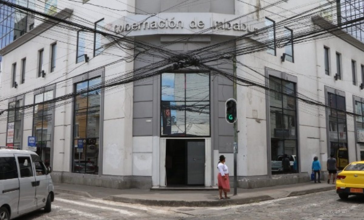 Gobernadora de Imbabura se suma a diálogo con dirigentes indígenas en medio del paro