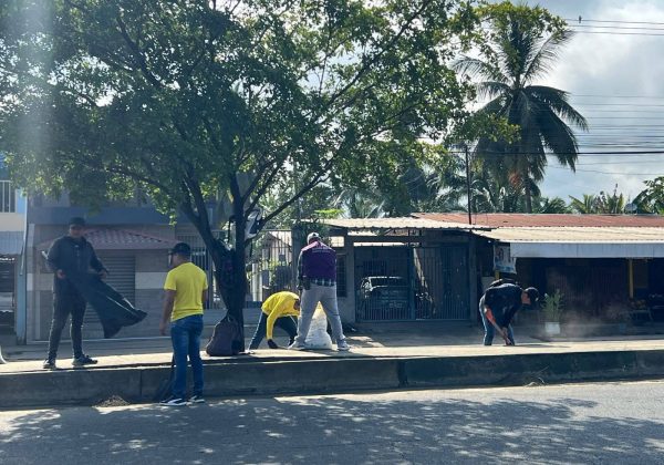 Gobierno de Ecuador cierra programas jóvenes y ecuatorianos en acción en mayo de 2025