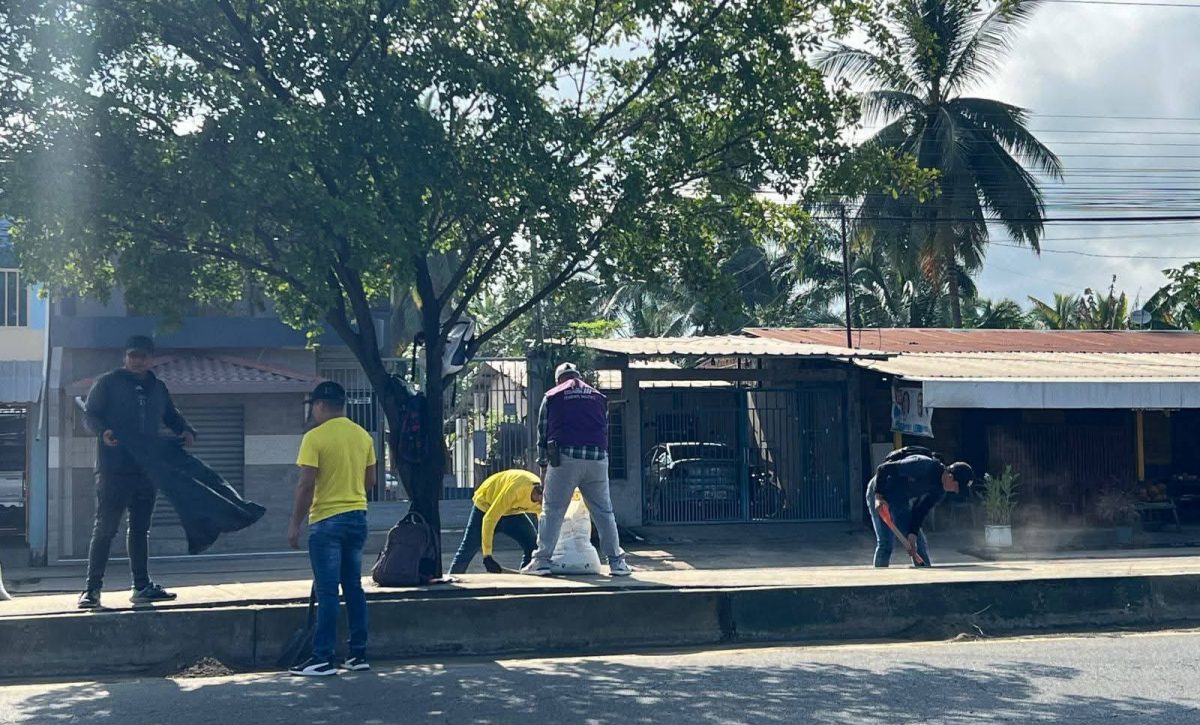 Gobierno de Ecuador cierra programas jóvenes y ecuatorianos en acción en mayo de 2025
