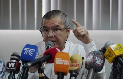 Gobierno de Ecuador evalúa compensación a distribuidores de combustible tras eliminación de subsidio al diésel.