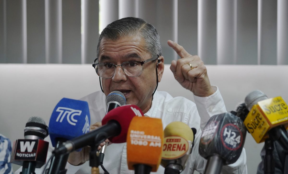 Gobierno de Ecuador evalúa compensación a distribuidores de combustible tras eliminación de subsidio al diésel.