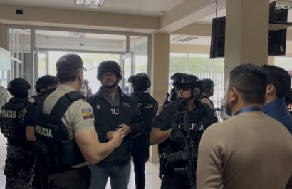Gobierno ecuatoriano califica a agencias de tránsito de Manta y Durán como "centros de extorsión"