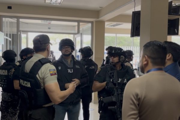 Gobierno ecuatoriano califica a agencias de tránsito de Manta y Durán como "centros de extorsión"