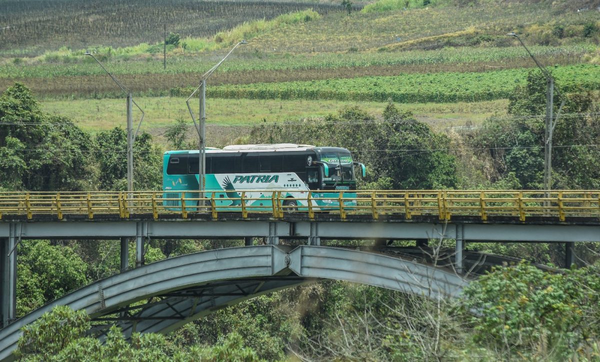 Gobierno inicia obras viales en carretera Balbanera-Pallatanga-Cumandá con inversión de más de 47 millones