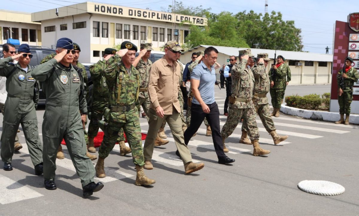 Gobierno transfiere atribuciones espaciales del Instituto Geográfico Militar a la Fuerza Aérea Ecuatoriana