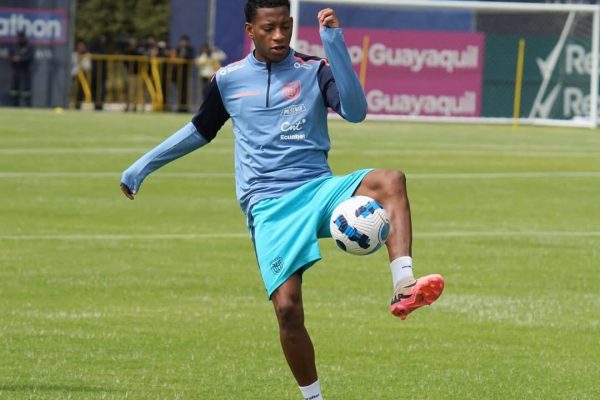 Gonzalo Plata ya está en Guayaquil para sumarse a la tricolor