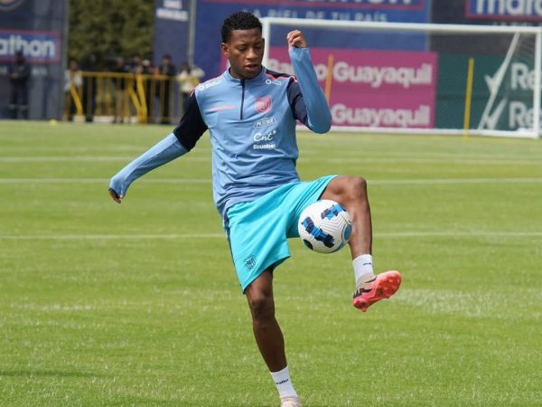 Gonzalo Plata ya está en Guayaquil para sumarse a la tricolor