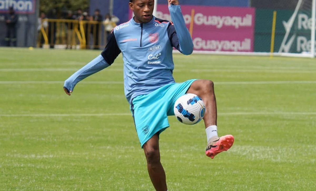 Gonzalo Plata ya está en Guayaquil para sumarse a la tricolor