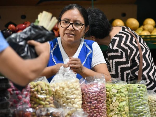 El Municipio de Guayaquil organiza reubicaciones temporales para 1,200 comerciantes afectados durante las obras.