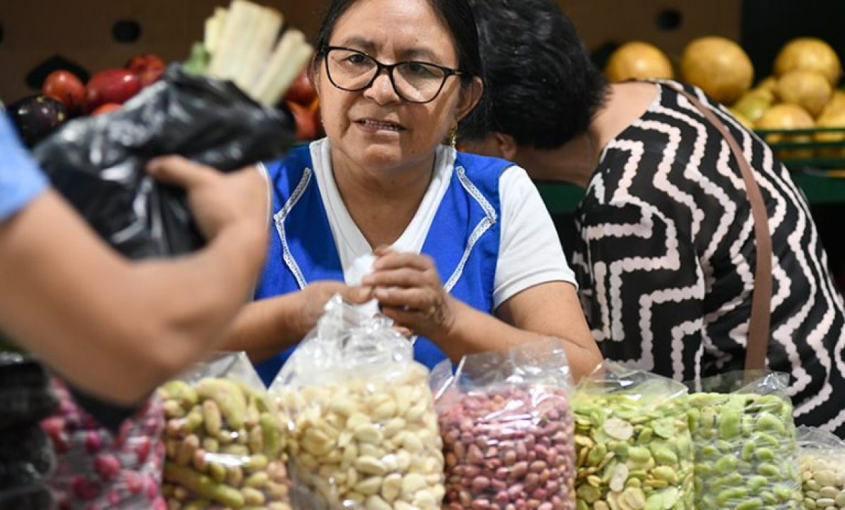 El Municipio de Guayaquil organiza reubicaciones temporales para 1,200 comerciantes afectados durante las obras.