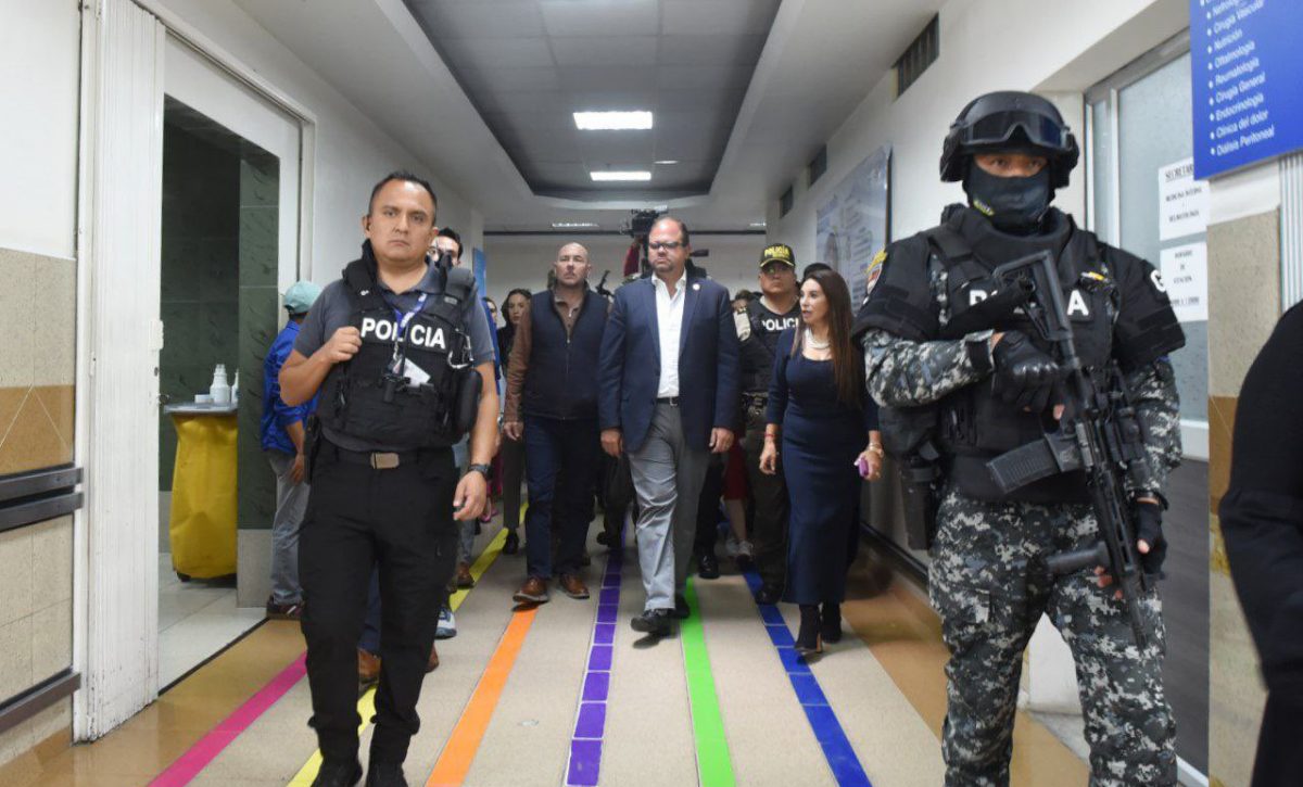Ministros de Defensa e Interior lideran intervención en el HCAM para investigar vínculos con mafias