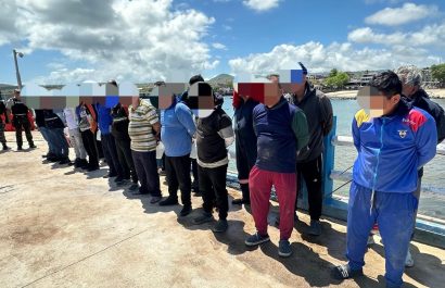 Los detenidos en el barco atunero Monte-Cristi donde hallaron 71 sacos con cocaína.