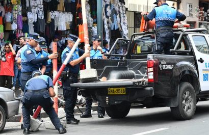 Guayaquil ha implementado operativos similares  para regular el comercio y recuperar espacios públicos.