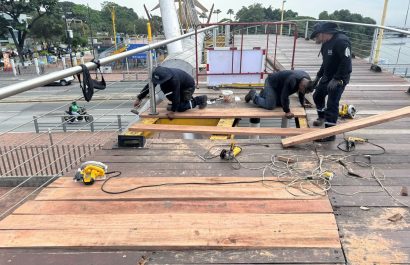 Estas labores, ejecutadas en el Malecón del Salado, buscan garantizar un paso seguro para los miles de transeúntes diarios.