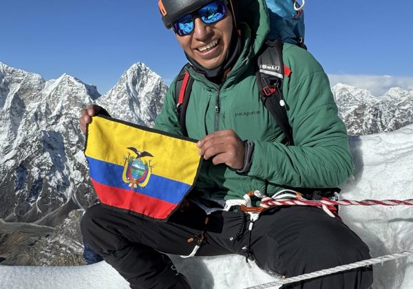 ¡Un policía ecuatoriano en la cima del mundo! Patricio Arévalo conquistó el Everest sin oxígo suplementario¡Un policía ecuatoriano en la cima del mundo! Patricio Arévalo conquistó el Everest sin oxígo suplementario