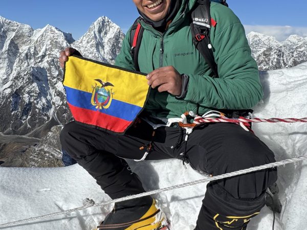 ¡Un policía ecuatoriano en la cima del mundo! Patricio Arévalo conquistó el Everest sin oxígo suplementario¡Un policía ecuatoriano en la cima del mundo! Patricio Arévalo conquistó el Everest sin oxígo suplementario
