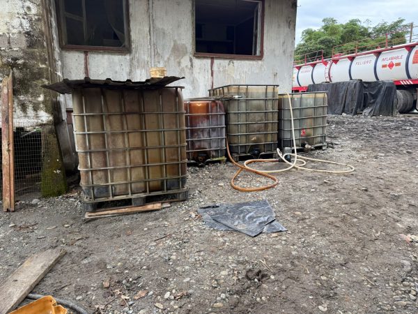 El combustible era almacenado en cisternas, dijo la Policía.