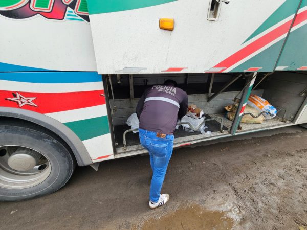 Dos hombres detenidos por el delito de transporte de municiones.