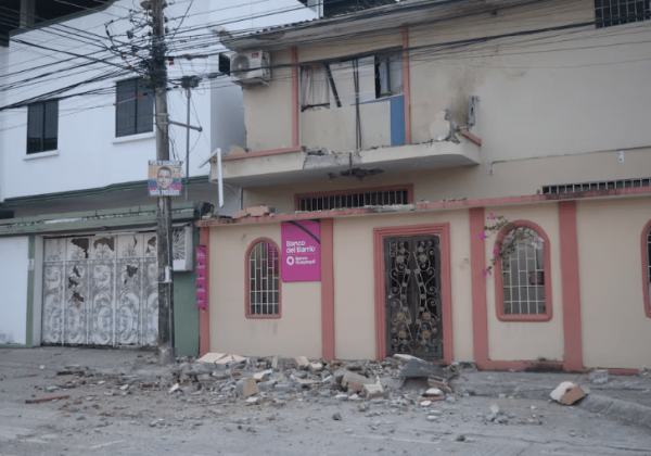 Una cámara captó el ataque con explosivo a vivienda en Samanes 2, al norte de Guayaquil