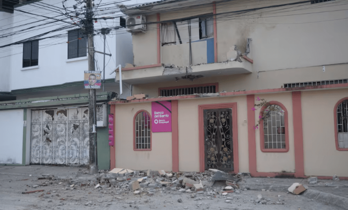 Una cámara captó el ataque con explosivo a vivienda en Samanes 2, al norte de Guayaquil