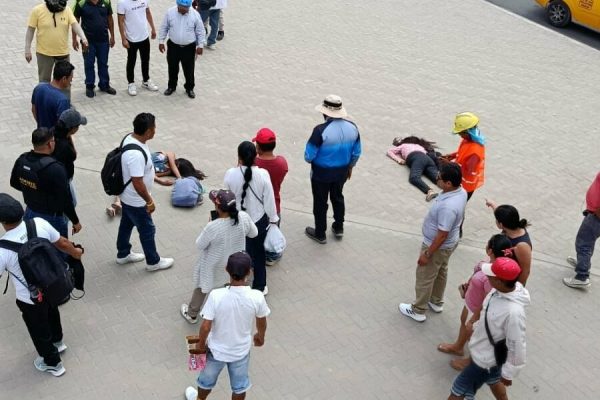 Embarazada baleada afuera de universidad en Santa Elena