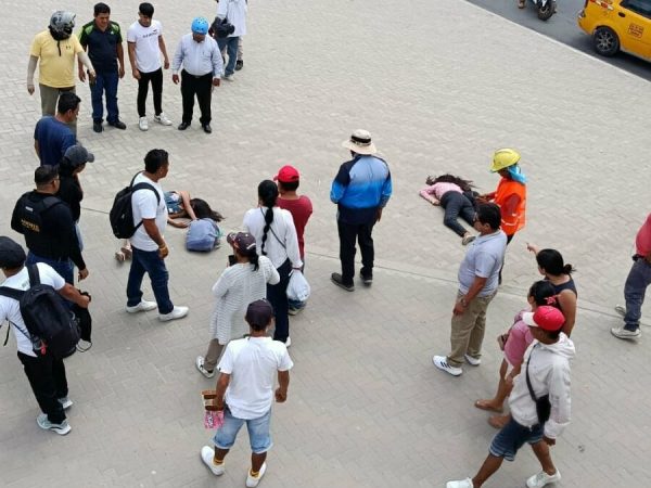 Embarazada baleada afuera de universidad en Santa Elena