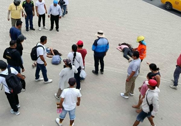 Embarazada baleada afuera de universidad en Santa Elena