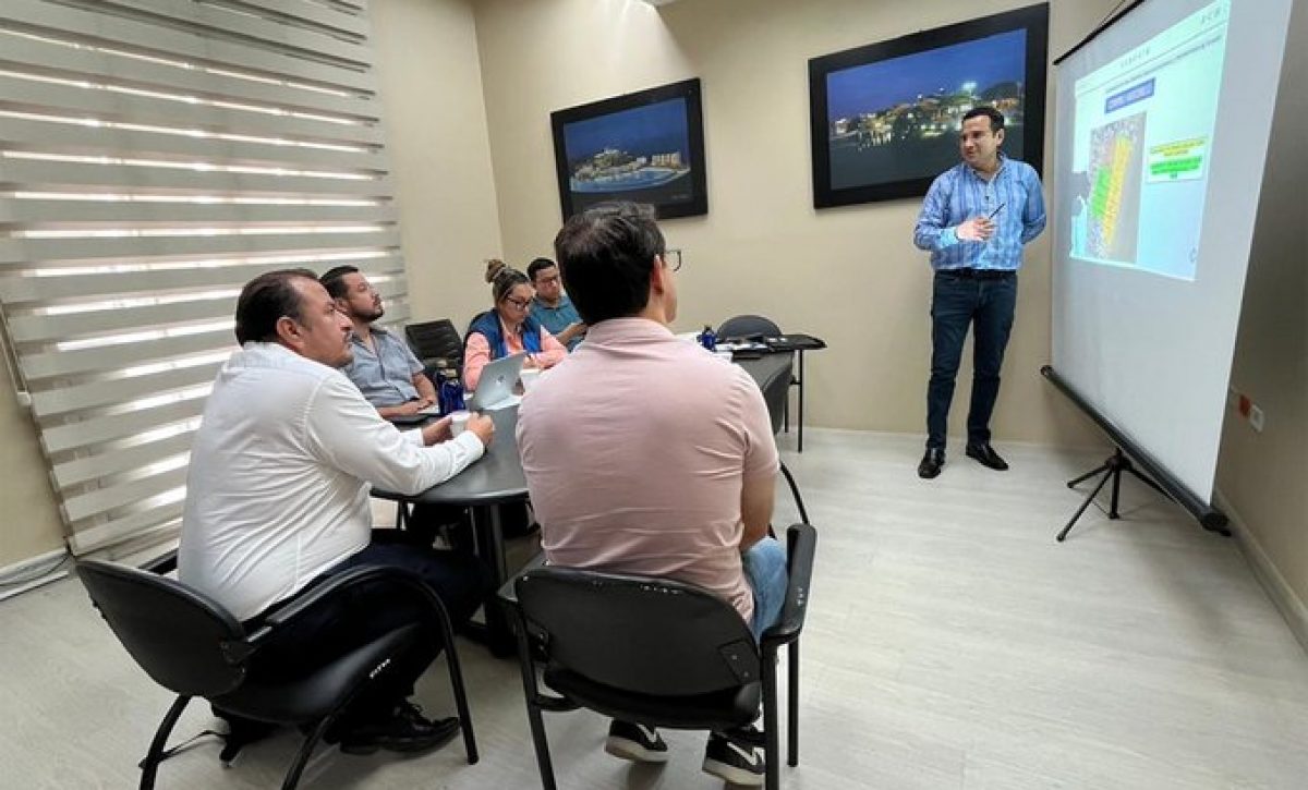 El proyecto de alumbrado público abarca calles, avenidas y más de 140 parques regenerados.