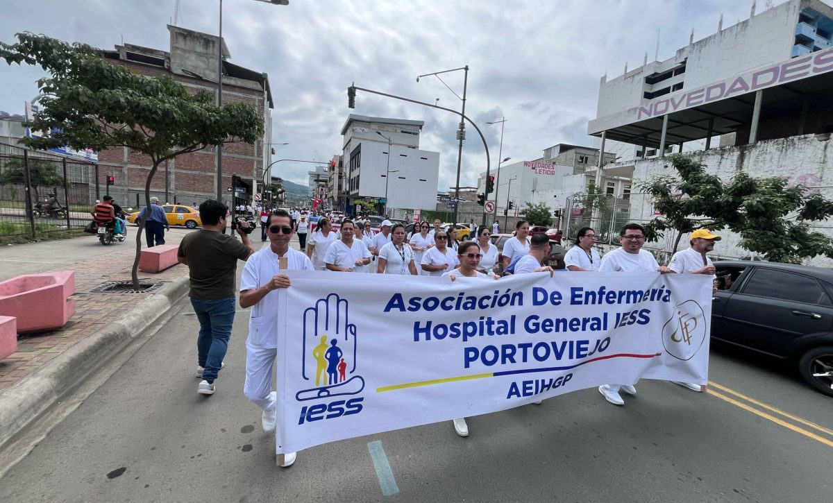 Gremios conmemoran el Día del Trabajo con una marcha en Portoviejo