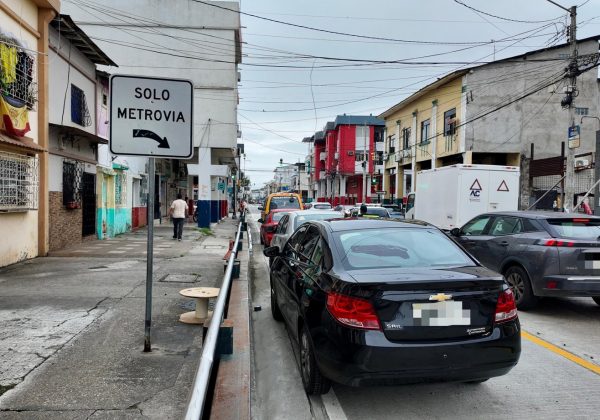 Las multas por invadir carriles de la Troncal 4 de Metrovía pueden alcanzar hasta $115, según antecedentes de 2024.