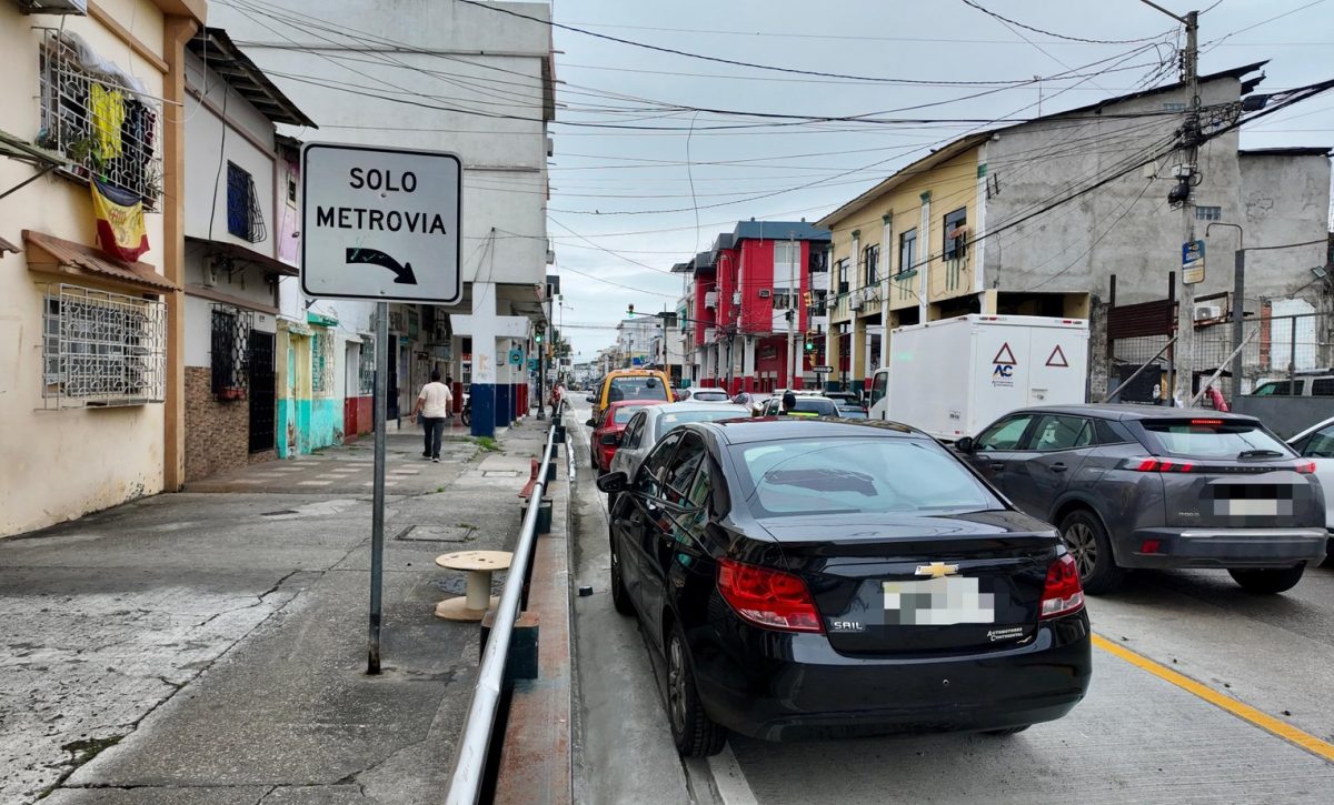 Las multas por invadir carriles de la Troncal 4 de Metrovía pueden alcanzar hasta $115, según antecedentes de 2024.
