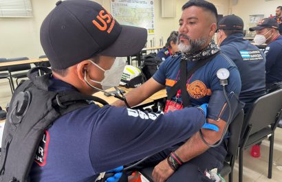 El entrenamiento de los Bomberos de Guayaquil incluye búsqueda técnica y replica escenarios reales de desastres.