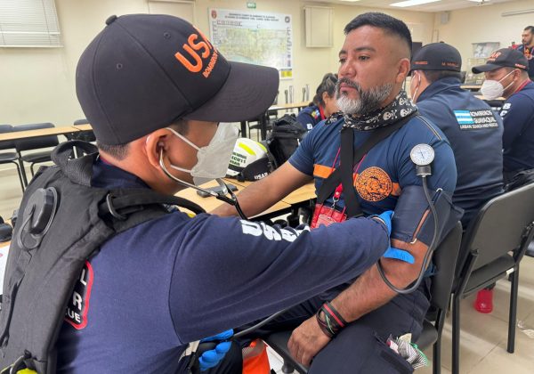El entrenamiento de los Bomberos de Guayaquil incluye búsqueda técnica y replica escenarios reales de desastres.