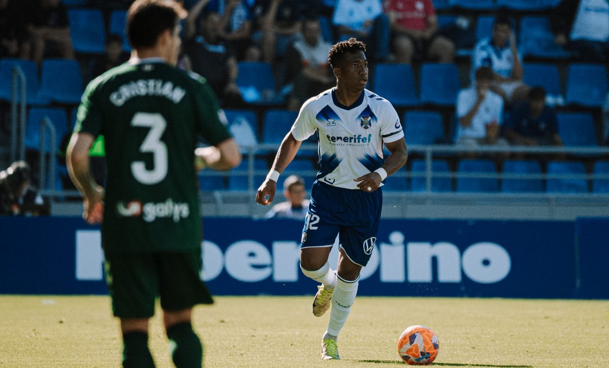CD Tenerife renueva a Anthony Landázuri hasta 2027 tras descenso.