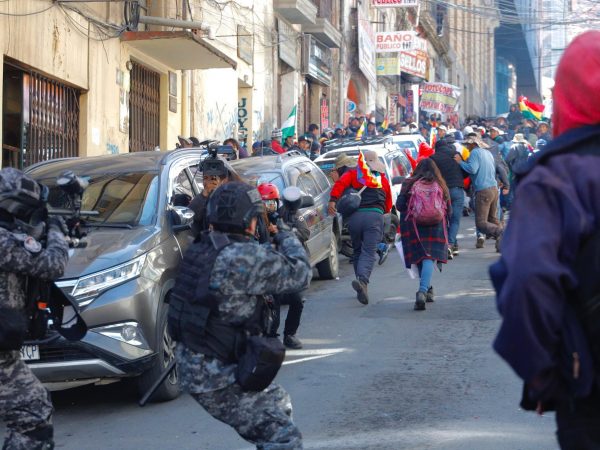 Protestas y desabastecimiento paralizan Bolivia a meses de las elecciones.