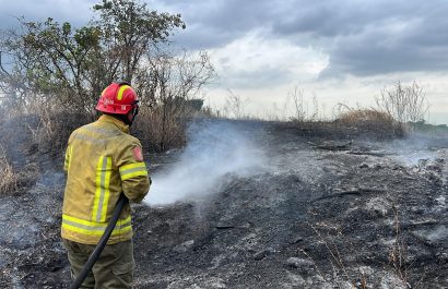 El 12 de junio de 2025, el Cuerpo de Bomberos atendió un incendio en la Av. Juan Tanca Marengo