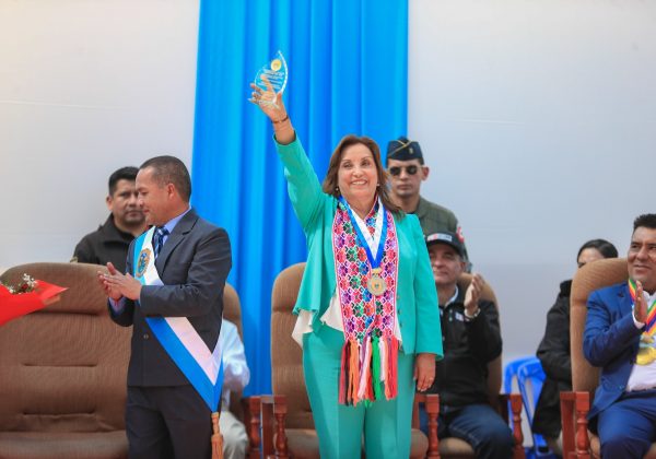 La presidenta de Perú Dina Boluarte en un evento. FOTO: @presidenciaperu