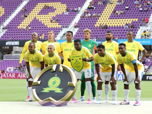 Tormenta retrasa debut de Mamelodi Sundowns, que supera a Ulsan Hyundai en Orlando. FOTO: @Masandawana.